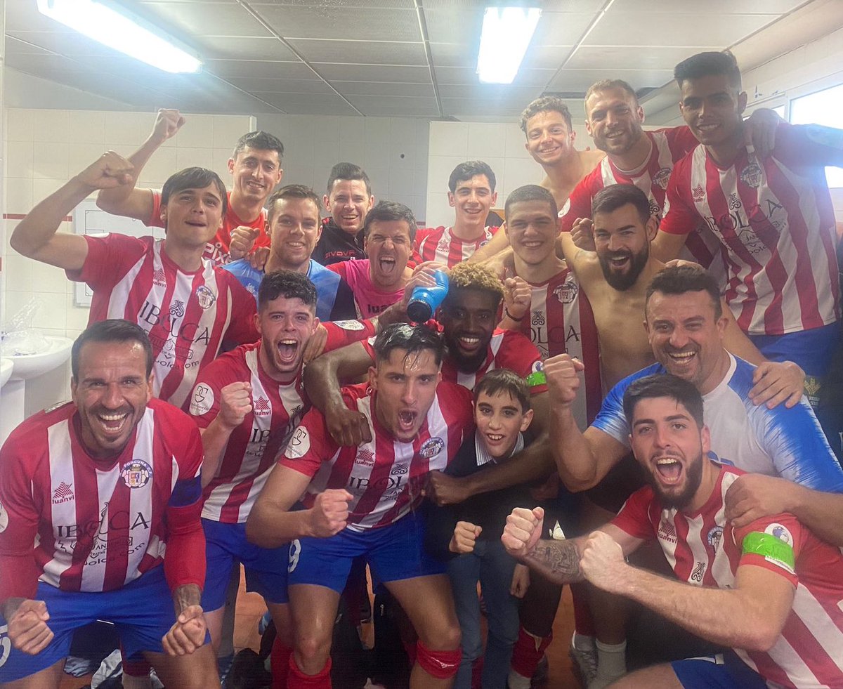 franglez_pro's tweet photo. Feliz de poder aportar mi granito de arena y seguir disfrutando de la pelota un poquito más.

Gracias por el esfuerzo de la junta directiva, la acogida del grupo y por devolverme la sonrisa en un campo de fútbol. 

3meses para la consecución del objetivo, ¡Vamos a pelearlo!💪 https://t.co/ifGeq1BkQ6