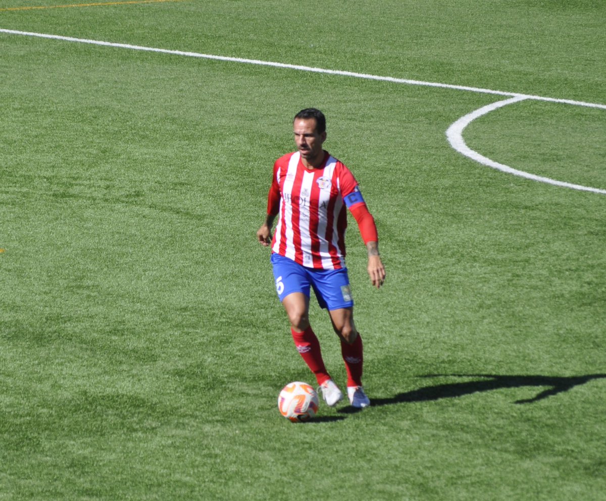 franglez_pro's tweet photo. Feliz de poder aportar mi granito de arena y seguir disfrutando de la pelota un poquito más.

Gracias por el esfuerzo de la junta directiva, la acogida del grupo y por devolverme la sonrisa en un campo de fútbol. 

3meses para la consecución del objetivo, ¡Vamos a pelearlo!💪 https://t.co/ifGeq1BkQ6