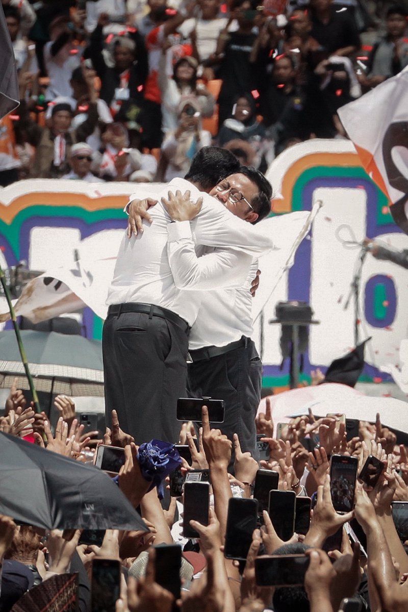 Salam hormat dan terima kasih saya dan mas Anies serta seluruh jajaran Timnas AMIN untuk anda para pejuang perubahan. Mari kita jaga TPS, jaga suara AMIN. Insya Alloh kita menang!

#KumpulAkbarJIS #AMINajaDulu