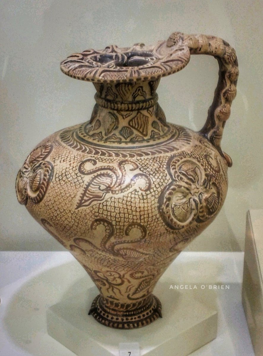 'The Poros Ewer'. Minoan marine style ewer, dated1500-1450 BCE. Found in a rock-cut tomb in the suburb of Poros, Heraklion, Crete. Heraklion Archaeological Museum (Π26661). 📷 My own.