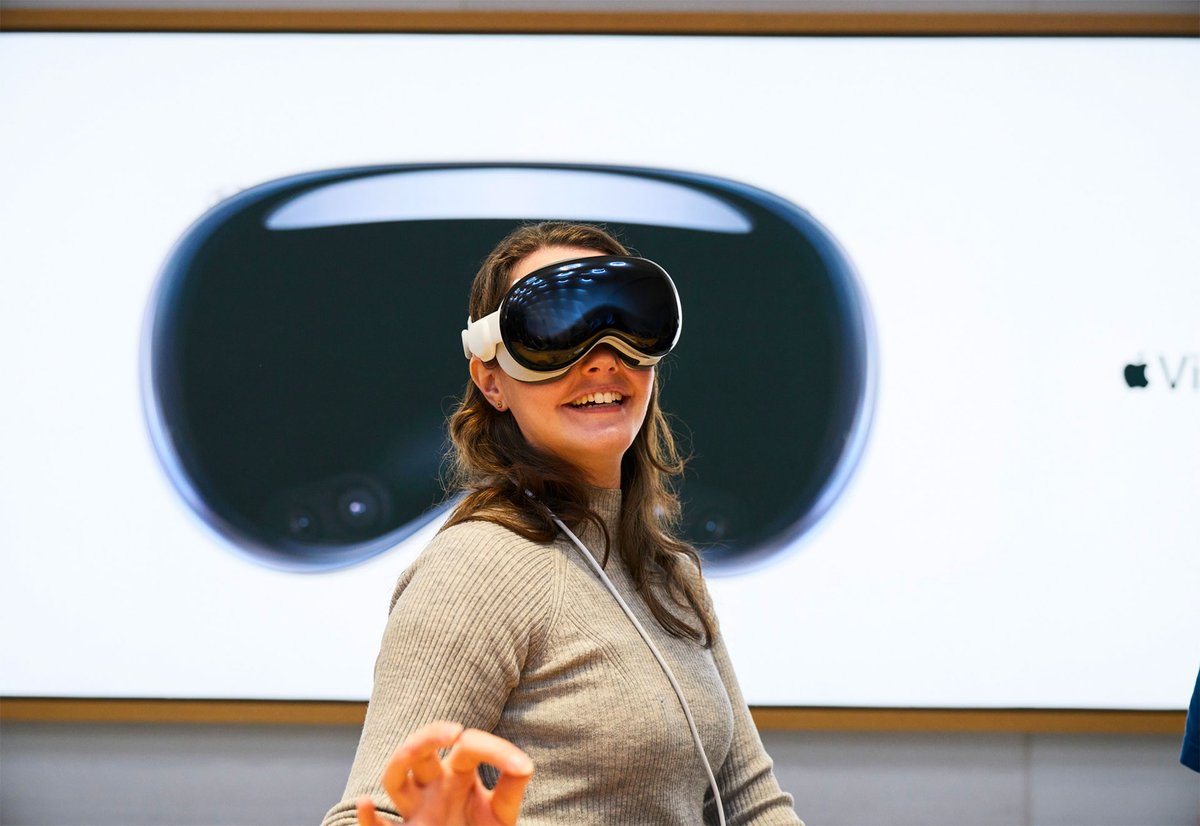 HandbookCS's tweet image. Apple Vision Pro, una nuova era dell&apos;intrattenimento #Apple #AppleVisionPro

handbookmagazine.com/apple-vision-p…