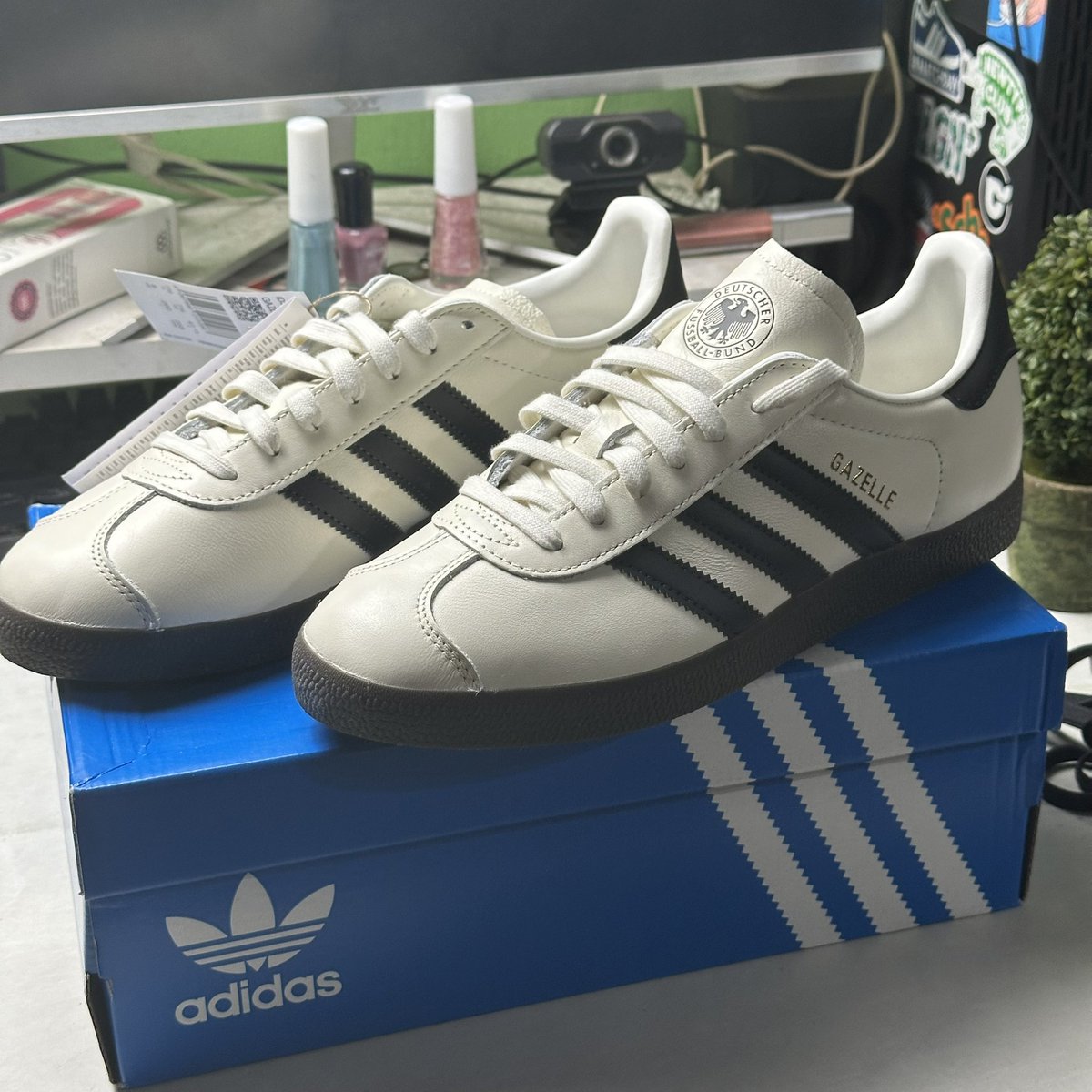 aryostage's tweet photo. JIS VS GBK

WTS 
Jual Sepatu Adidas Gazelle Germany
Size 41 1/3 kondisi BNWT
Lokasi Kemayoran
2.3jt
https://t.co/9DzMr5h6Tz https://t.co/ssHUTdgDua