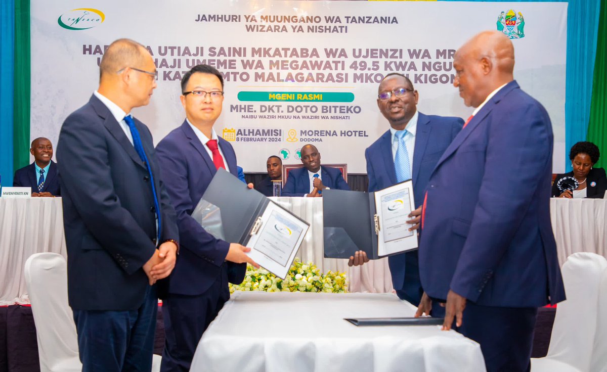 Nikizungumza wakati wa hafla ya utiaji saini Mkataba wa Ujenzi wa Mradi wa Uzalishaji Umeme wa Megawati 49.5 kwa nguvu ya Maji Katika Mto Malagarasi Mkoani Kigoma, hafla iliyofanyika jijini Dodoma.

Kazi inaendelea.