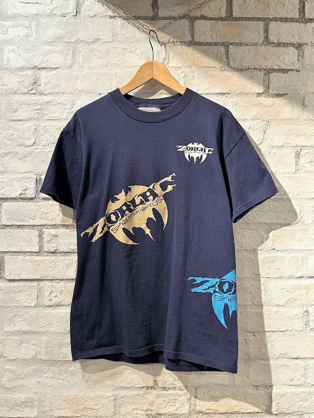 bud_vintage_'s tweet photo. 1990s Zorlac Mulit Print T-Shirt
Size L

魚2匹頭に乗っちゃってる
SOLD

Available at our website 
We Ship worldwide 

#budvintageclothing #Vintage  #80s #90s #00s #y2k #古着 #ヴィンテージ #harajuku #outfit #used #原宿 #zorlac #oldskate https://t.co/ObPtIJMZhZ