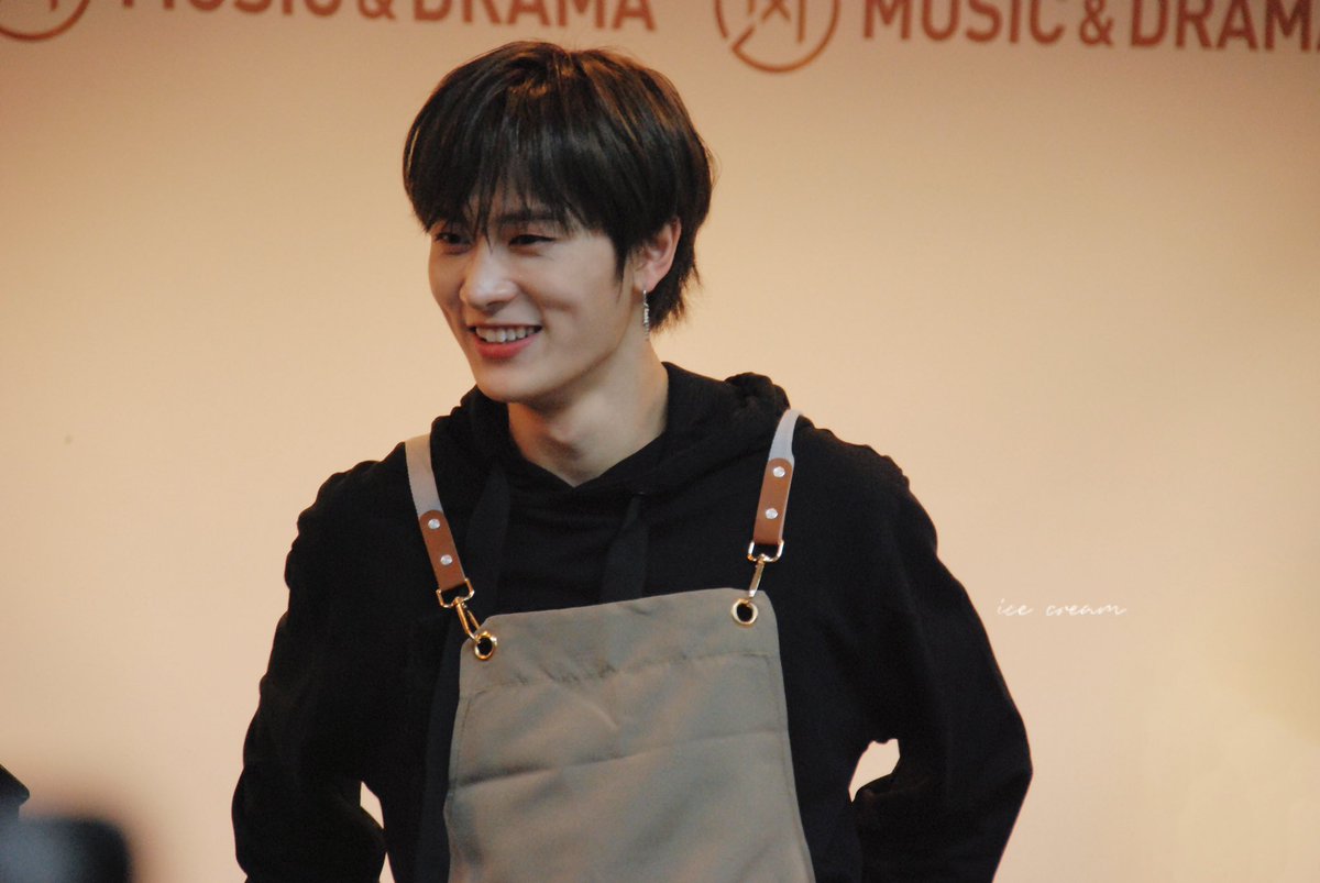 240202 뮤직앤드라마 팬싸
🥐갓 구운 빵～～

#엔티엑스 #NTX
#형진 #백형진 #HyeongJin
 #白泂鎭 #ヒョンジン