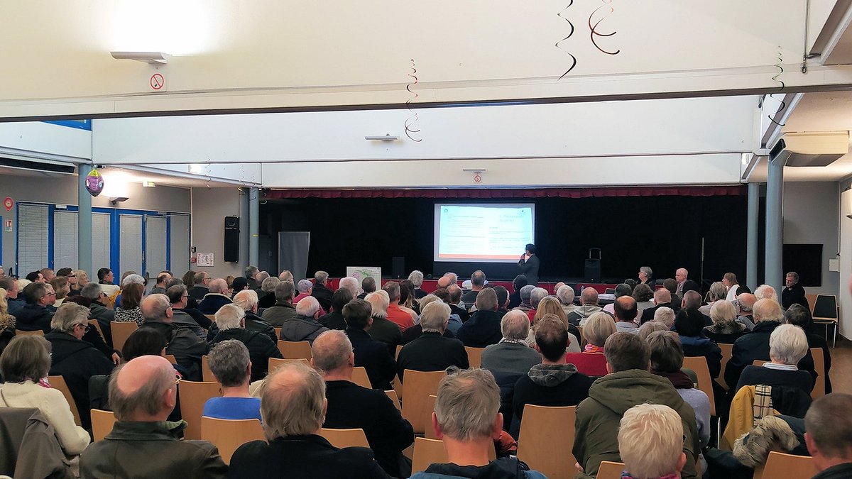 brunodalpra67's tweet image. Bcp de monde dans la salle des fêtes de #Duppigheim ce 9 février, avec + de 200 personnes. C'est un pari réussi pour la commune et l'association DQV. La résistance au projet prend forme et @GCOnonmerci, parti prenant, se tient prêt à mener la bataille... facebook.com/media/set/?van…