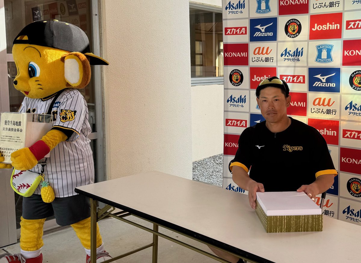 10日(土)、具志川野球場では、「選手直筆サイン色紙プレゼント抽選会