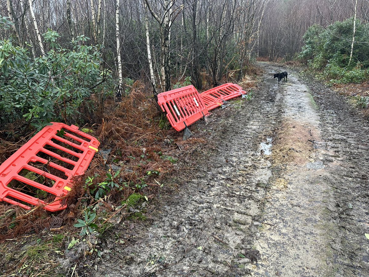 ianglash's tweet photo. @sewateruk I believe you fixed a water leak last year in woods near Pembury. You’ve left these barriers there ever since which have now been moved as they were causing an obstruction.Location using What3words is ///towns.debate.bought. The nearest entrance is ///dogs.album.begins https://t.co/8QgxEqZRn7