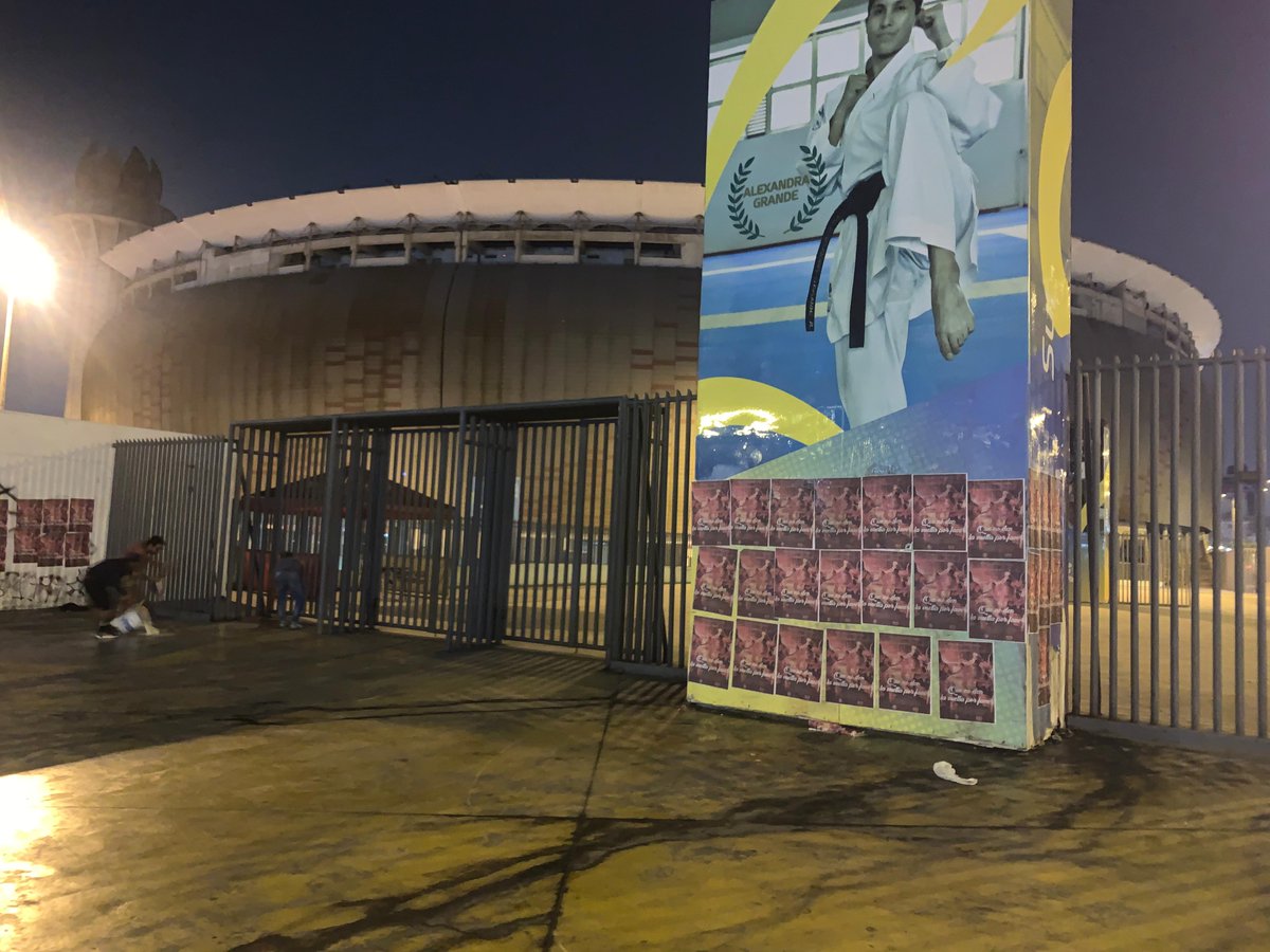 trinchera_nort's tweet photo. 𝐒𝐄 𝐁𝐔𝐒𝐂𝐀 𝐂𝐋Á𝐒𝐈𝐂𝐎

Hoy cuando llegues al Nacional y hagas tu cola verás afiches pegados que mostrarán tu realidad, el 8.11.23 te dimos la estocada final y moriste. Hace 2 años te creías faite por el bi, hoy haces tu berrinche y tiras denuncias como buen cabro. https://t.co/wwnA9BxkMB