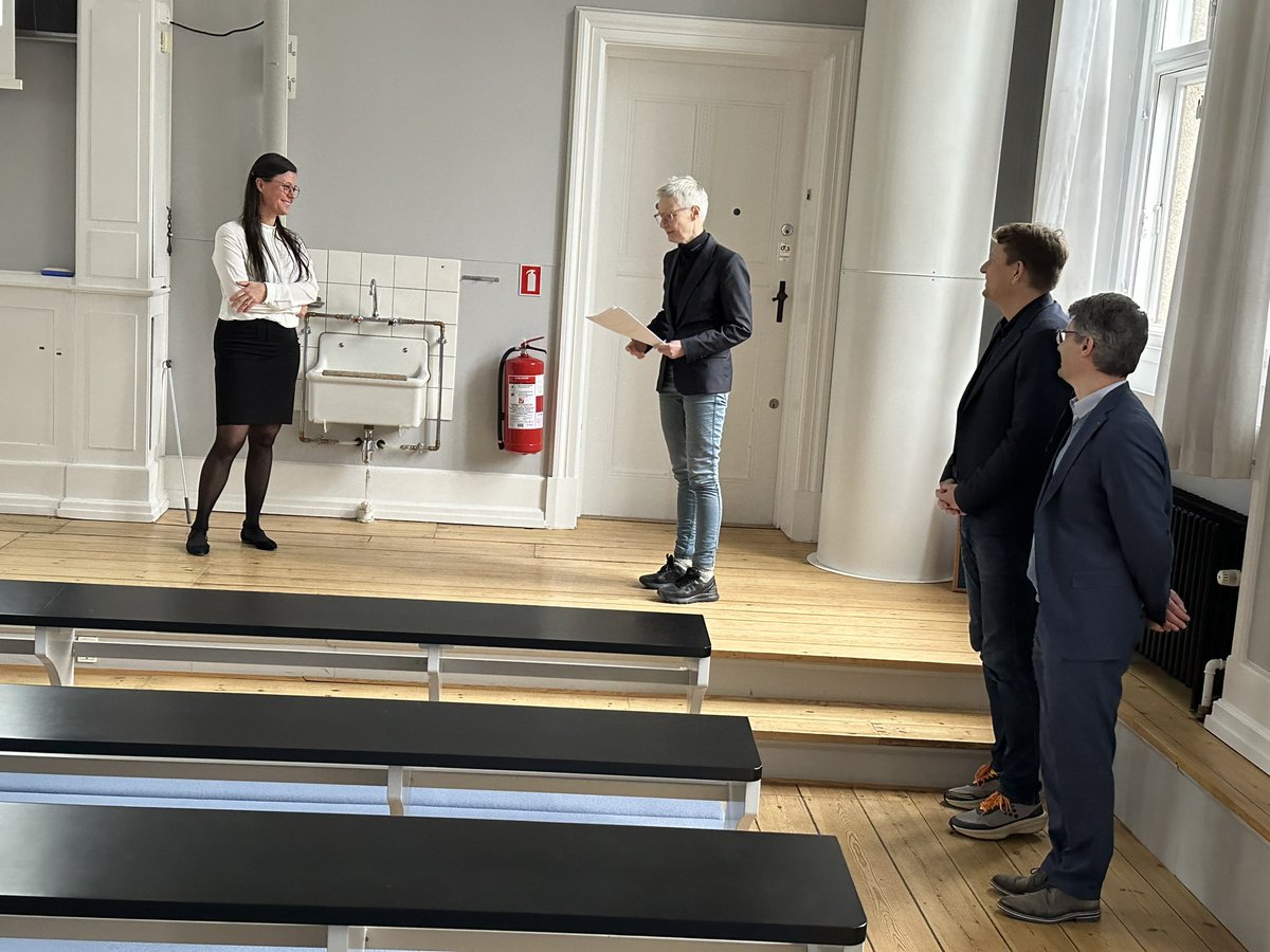 BestleMorten's tweet photo. Sine Wichmann defended her PhD thesis "Treatment of Fluid Overload with Furosemide in ICU Patients".
Assessors were Steffen Christensen, Niels Van Regenmortel and Kirsten Møller.
Proud to be supervisor on this project with Anders Perner, Rasmus Berthelsen and Theis Itenov. https://t.co/jaefoA3Eqn