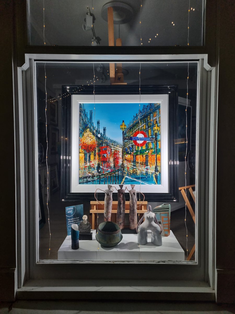 New Simon Wright work 'Going Underground' looking stunning in our window ❤️

One of 2 new works by Simon now available 

luxgallery.co.uk/artists/simon-…