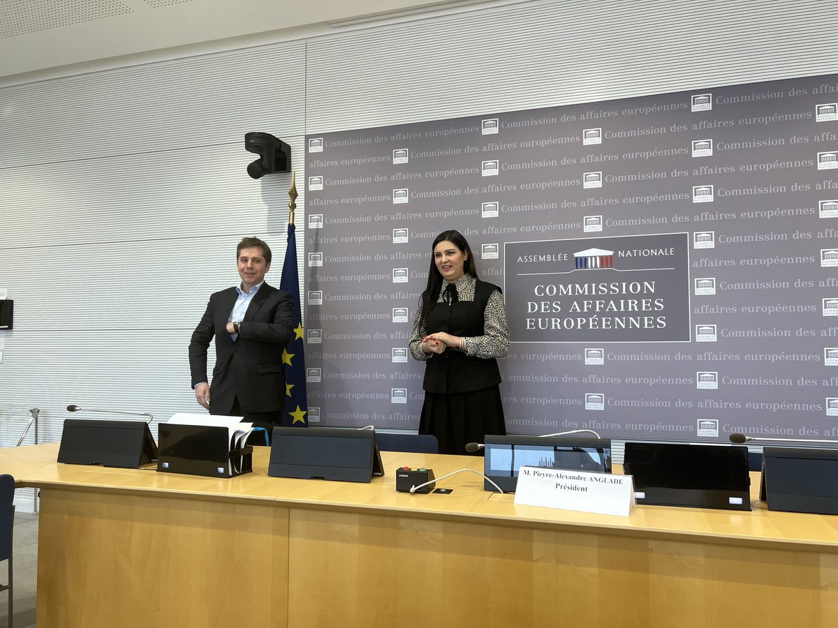 BRAVO aux élèves pour leurs échanges enrichissants à l Assemblée nationale avec P.A ANGLADE président de la commission des affaires européennes. Leurs idées sur l Europe, issues du Tour de France orchestré par Salima YENBOU députée européenne inspirent l avenir de notre continent