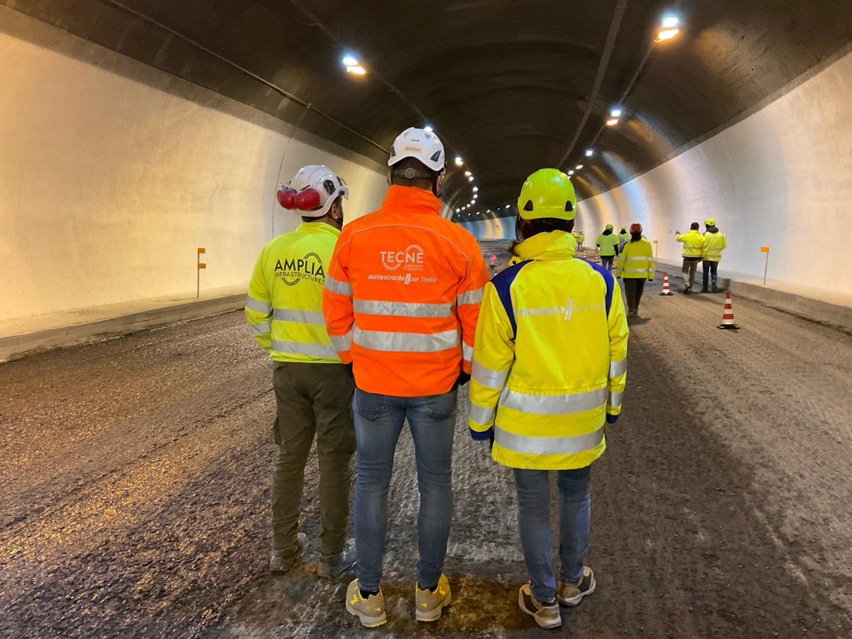 RadioBabboleo's tweet photo. #A26, domani mattina la riapertura per la #GalleriaManfreida nel tratto tra #Masone e l'allacciamento con l'A10, con quasi due mesi d'anticipo sui tempi previsti. Il cantiere dal novembre 2022, con l'impiego di 70 persone e 20 mezzi al giorno per un totale di 250mila ore lavorate https://t.co/vS4OVyUt4O