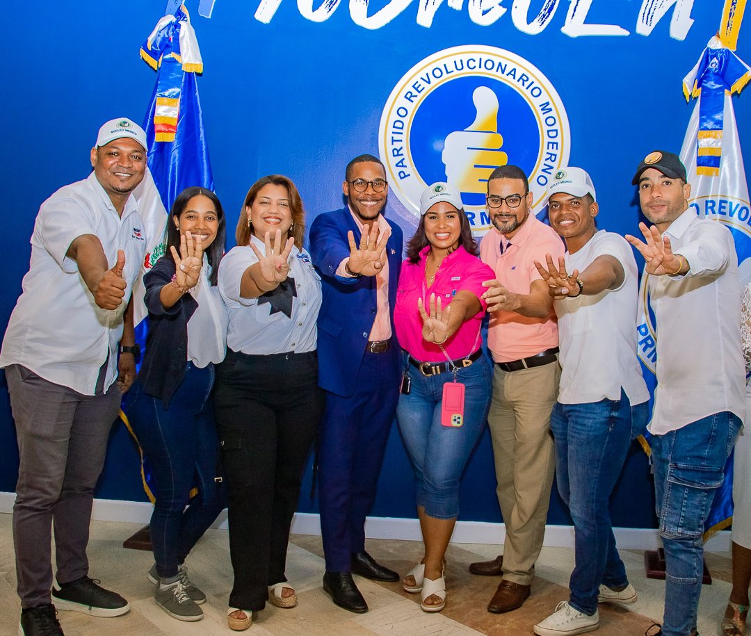 Sec_Salud_JRM's tweet photo. En un multitudinario acto, en la casa nacional de nuestro @PRM_Oficial , fue juramentado por @JosePaliza y @CarolinaMejiaG el comando nacional de los Frentes Sectoriales de la campaña presidencial de @luisabinader .
#VolveremosAGanar #SinMirarAtras #JuventudPRM https://t.co/qjyYuw8aeM