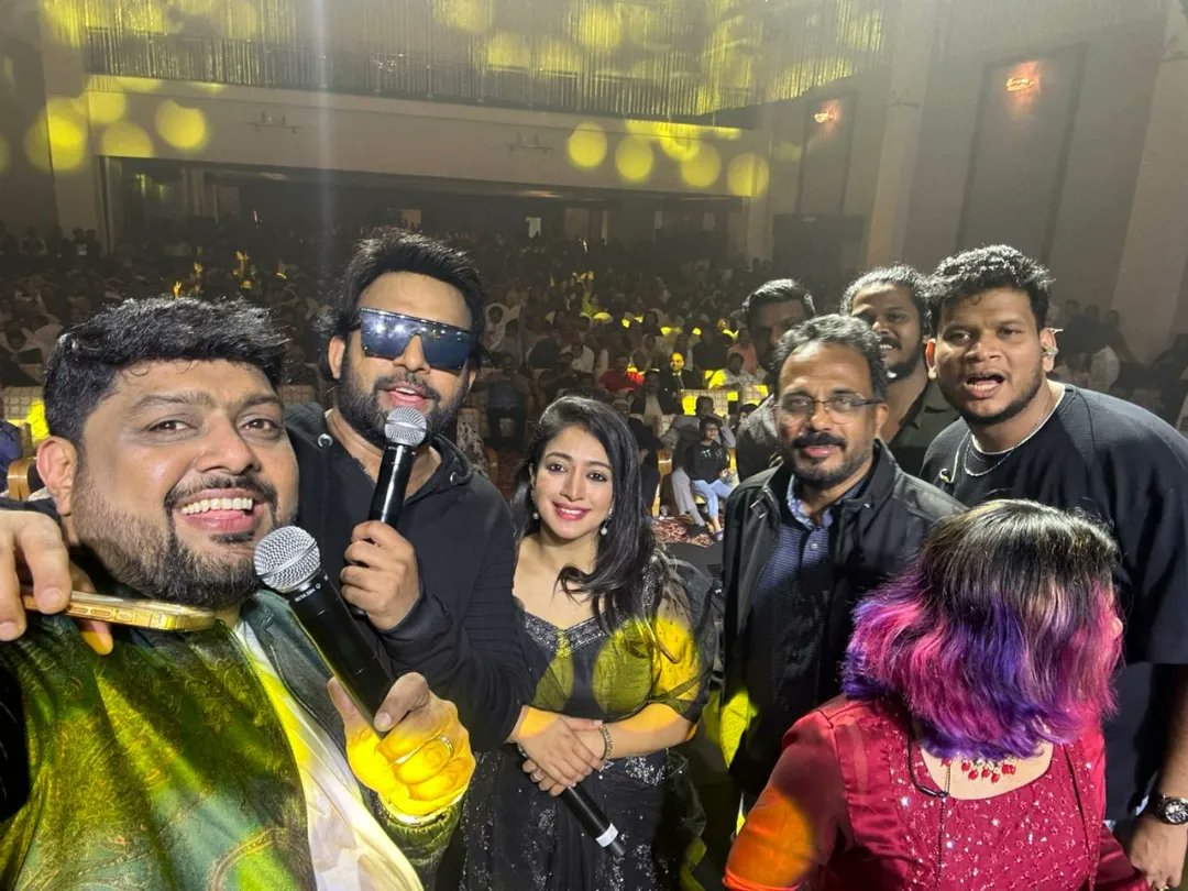 StephenDevassy's tweet photo. Thank You, Dammam, for an amazing evening last night. Thank you, Gulf Madhyamam.
#ksa #ksafashion #saudiarabia #dammam #stephendevassylive #musicalconnection https://t.co/4DyegUX97X