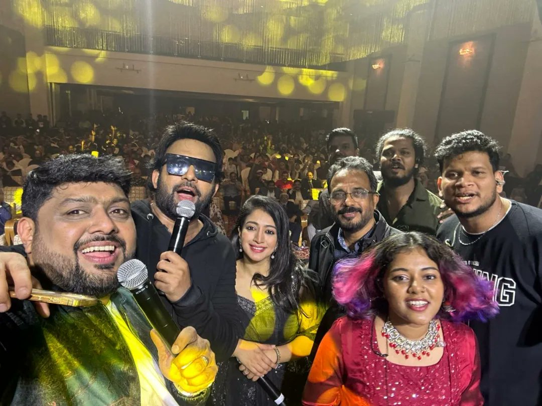 StephenDevassy's tweet photo. Thank You, Dammam, for an amazing evening last night. Thank you, Gulf Madhyamam.
#ksa #ksafashion #saudiarabia #dammam #stephendevassylive #musicalconnection https://t.co/4DyegUX97X