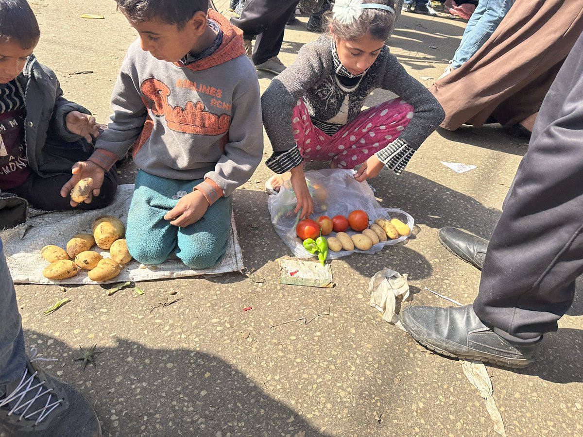 Children in Gaza trying to make a living
