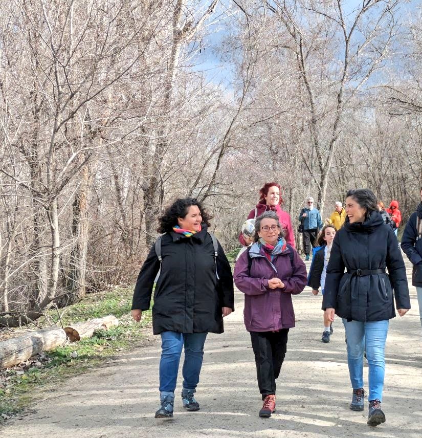 EquoMadrid's tweet image. Estamos disfrutando hoy el entorno en del @CorredorEcoSur en una actividad de las que más nos gustan, en la naturaleza.
Que grandes quienes la cuidan para el disfrute de todas!