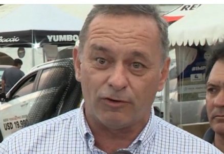 Si la elección fuera entre estos dos candidatos 
Por quién votarías 

Por un profesor de historia que laburó toda su vida 

O por una persona que ocupó por décadas campos de colonización irregularmente?

         ❤️🔁                                      💬