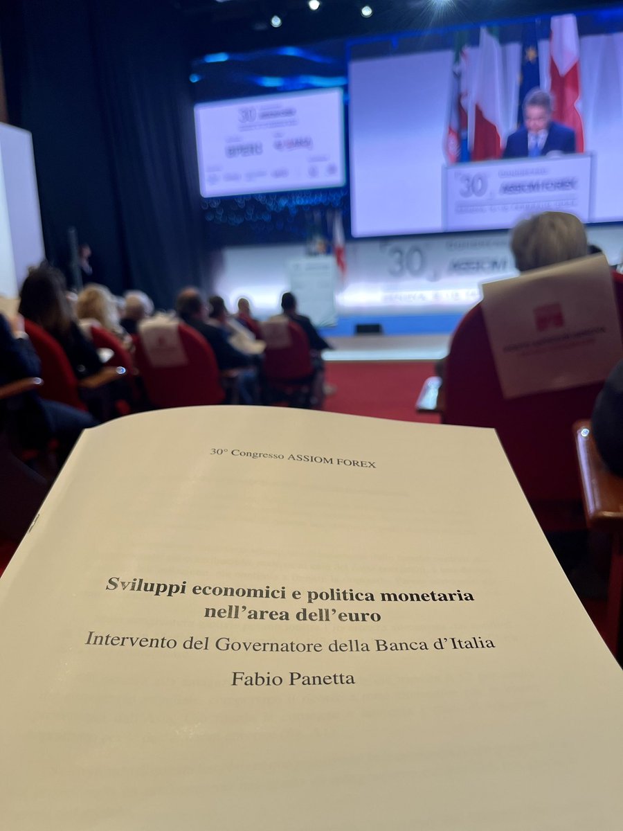 ASSIOMFOREX's tweet photo. Termina con un grande applauso l'intervento del Governatore della Banca D'Italia Fabio Panetta #ASFX24 #bankitalia #panetta @ASSIOMFOREX https://t.co/BLsfCgi4ST