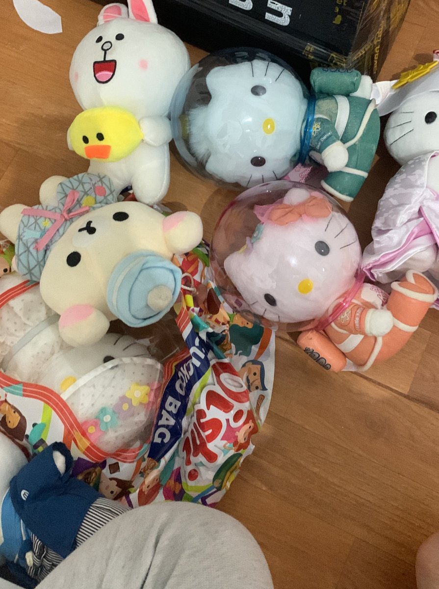 cinderenji's tweet photo. Cleaned up yesterday and found these dolls 🤔🙌🏻 https://t.co/nN5ISUq8Hc