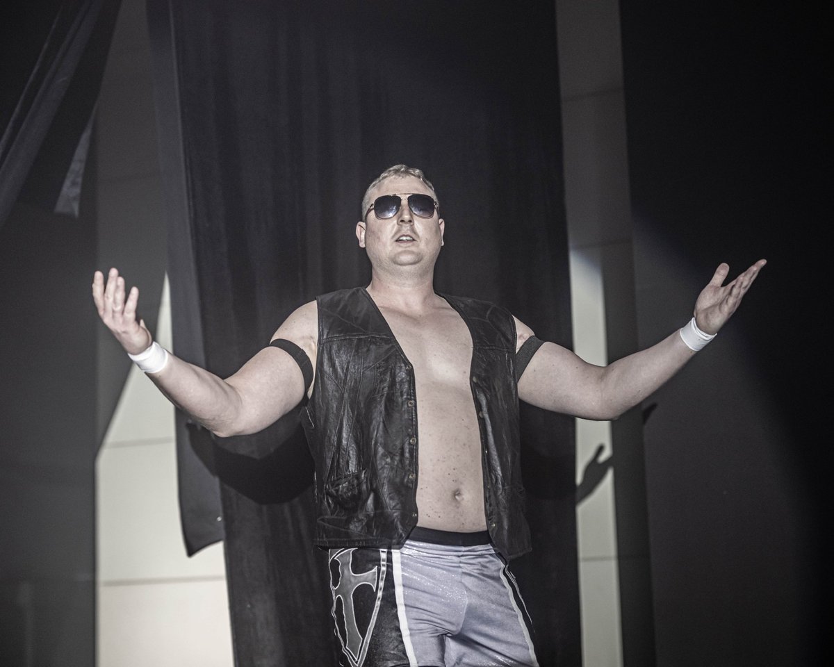 Strutting into battle at @mkwchina

#prowrestling #prowrestler #mkwchina #猛男 #sunglasses #muscleman #wrestling