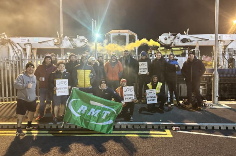 #Solidarity with <a href="/RMTunion/">RMT</a> train maintainers for Hitachi Rail <a href="/LNER/">London North Eastern Railway</a> who began eight days of strike action today.

Workers are picketing Craigentinny (Edinburgh), Bounds Green (N London) and Doncaster depots on the East Coast mainline between 10 and 24 Feb. rmt.org.uk/news/hitachi-r…