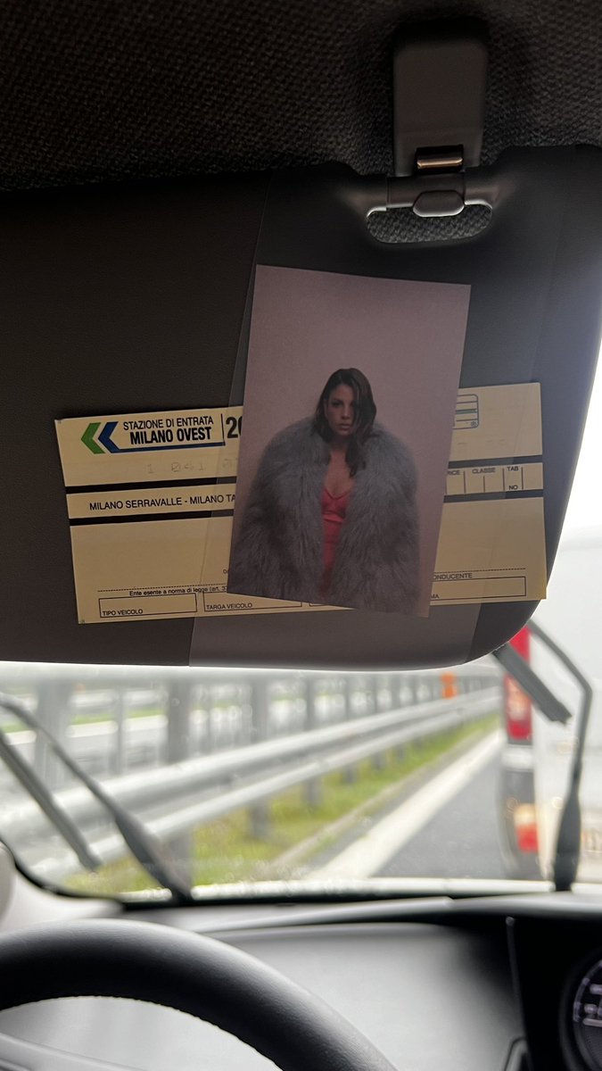 RebeccaMazzante's tweet photo. Il santino a cui io e @PanicoMr ci appelliamo dopo 2 ore bloccate nel traffico a 54 km da Sanremo. https://t.co/koSKcxhYSV