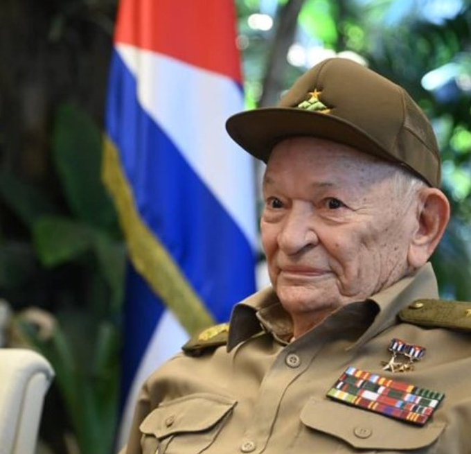 Muchas felicidades en su cumpleaños 96 al Comandante de la Revolución Guillermo García Frías, primer campesino en incorporarse a la naciente guerrilla y ejemplo de nobleza y lealtad. #Cuba #EstaEsLaRevolución