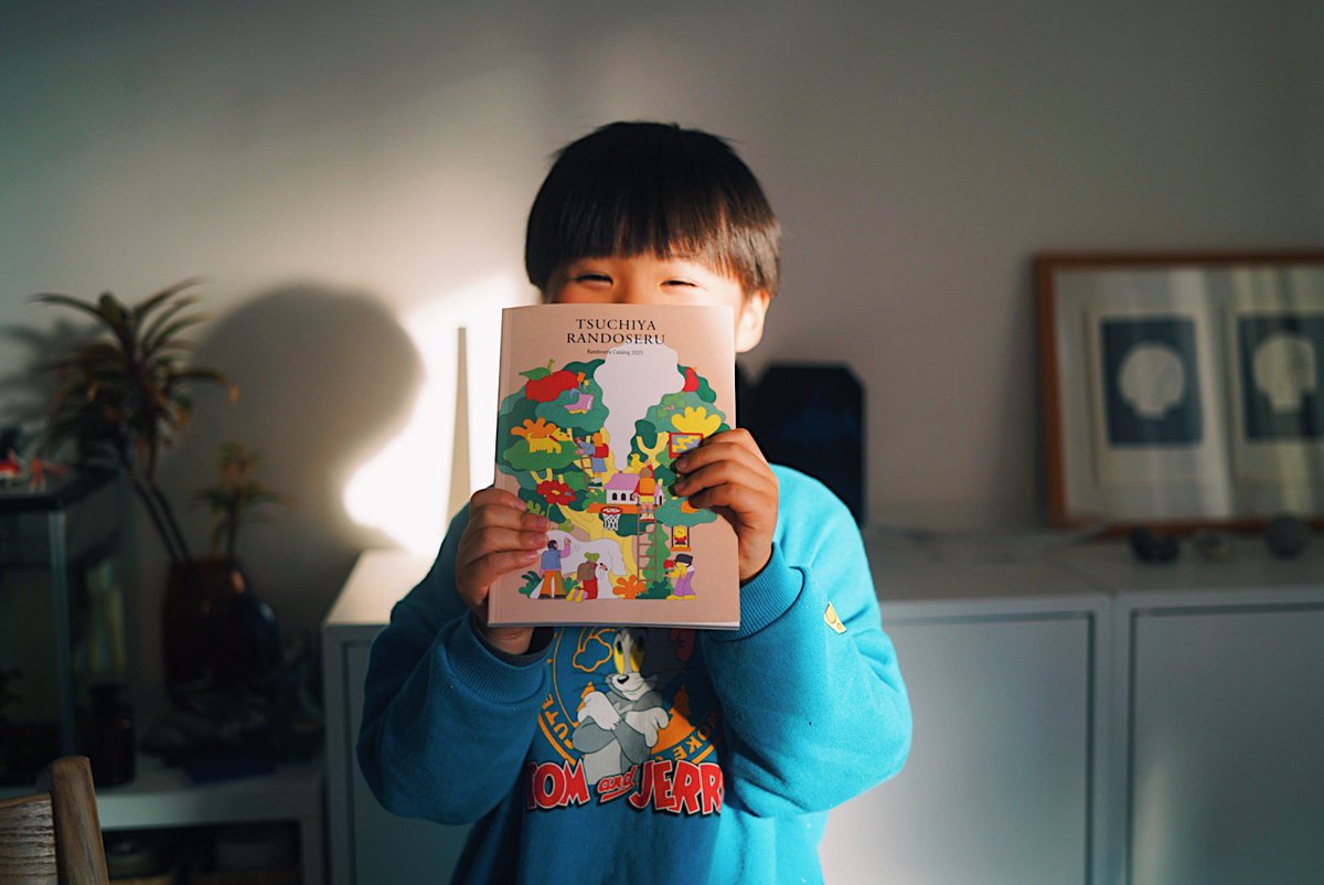 suburbia's tweet photo. 土屋鞄の「2025年ご入学用ランドセルカタログ」に僕の写真とエッセイを掲載していただいてます！年中のお子さん、お孫さん、お友達がいるみなさん、ぜひカタログ請求してみてね！

https://t.co/a1mDVmxzAg

#土屋鞄ランドセル
#土屋鞄 https://t.co/7559bqwsem