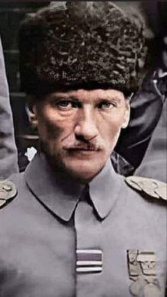 TC_MKemal's tweet photo. Mustafa Kemal Atatürk'ün resminden rahatsız olanlar varmış....  

Gazi Atatürk'ün bu resmini paylaşan tüm Atatürkçü leri takibe alacağım.  

Haydin dostlar! 
Şunları iyice rahatsız edelim. https://t.co/DeR793AKY2