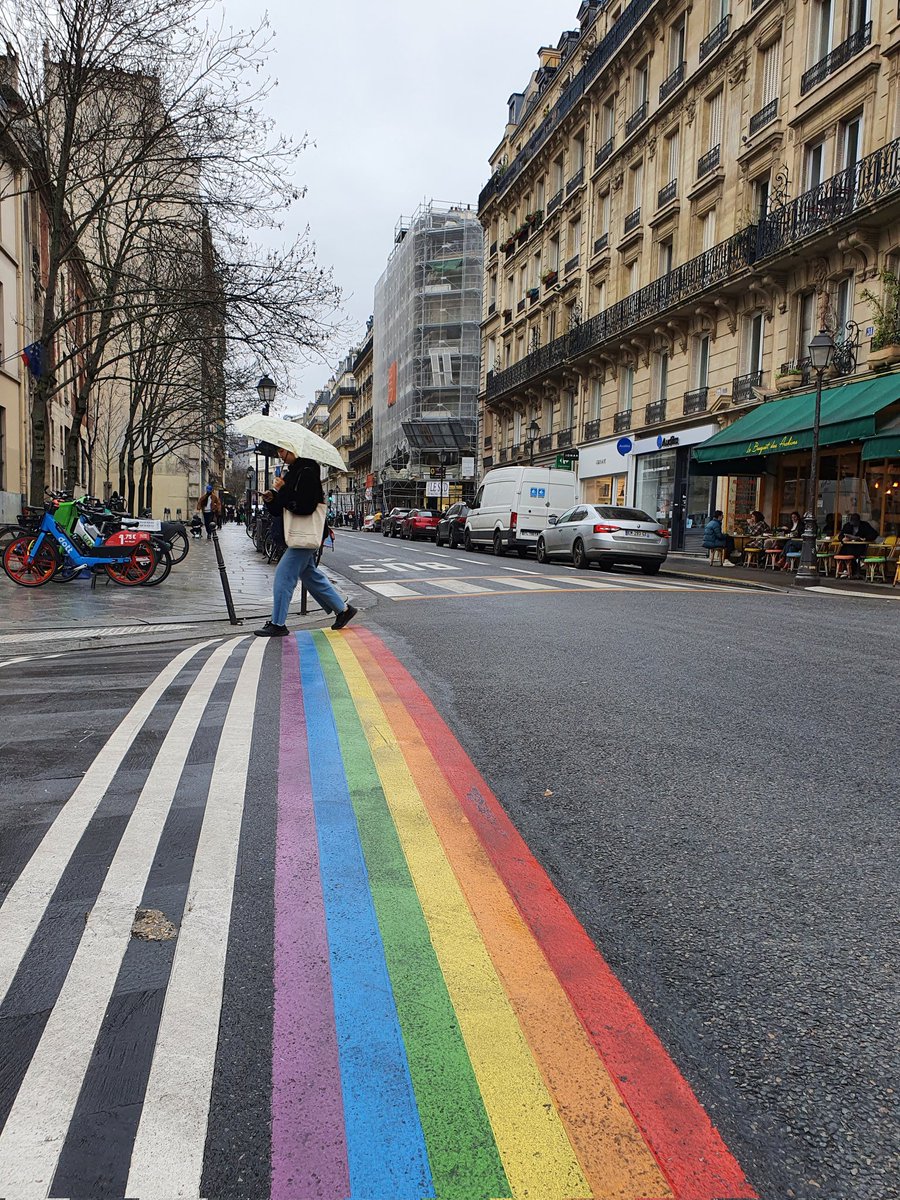 Samedi, Paris.
