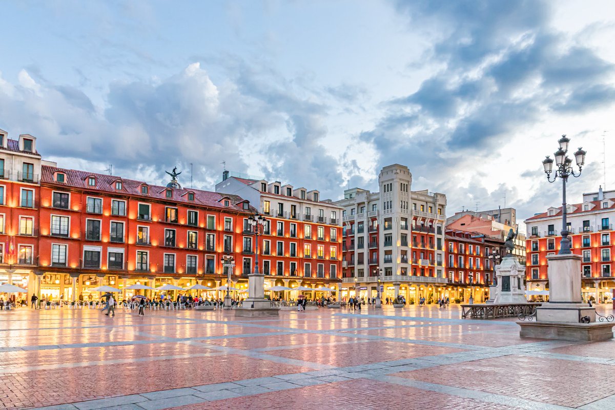 ViajaryMuchoMas's tweet photo. #VYMM. Hoy los ojos de los amantes del cine se fijan en #Valladolid. ¡Qué gran escaparate los @PremiosGoya para dar a conocer una ciudad que sorprende! Estamos expectantes para que dé comienzo la gala de los #Goya2024 en la @feriavalladolid
👁
https://t.co/drQDYRYi1R
@infoVLL https://t.co/aQ8pTh3R7i