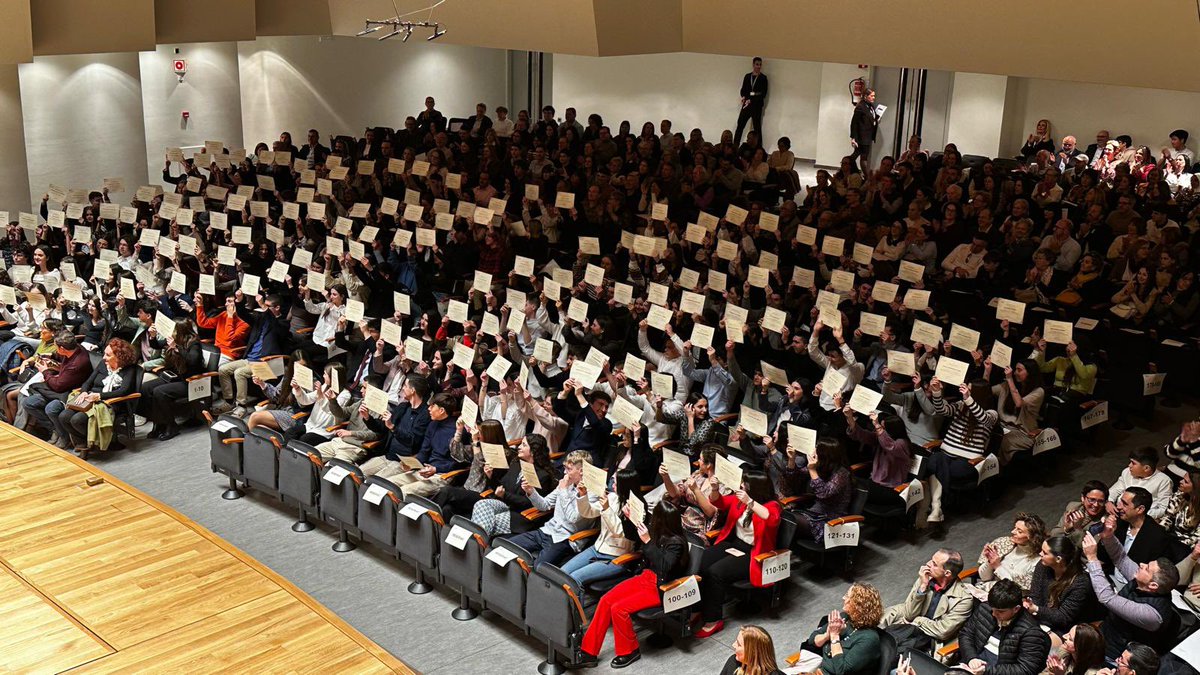 GVAeducacio's tweet photo. 🏆Premis extraordinaris al rendiment acadèmic de l'alumnat d'ESO de la província de València

🔹Curs escolar 2021-2022
🧒👦200 alumnes

🔗https://t.co/xlUtVO5wxS https://t.co/Znha7AZ9O2