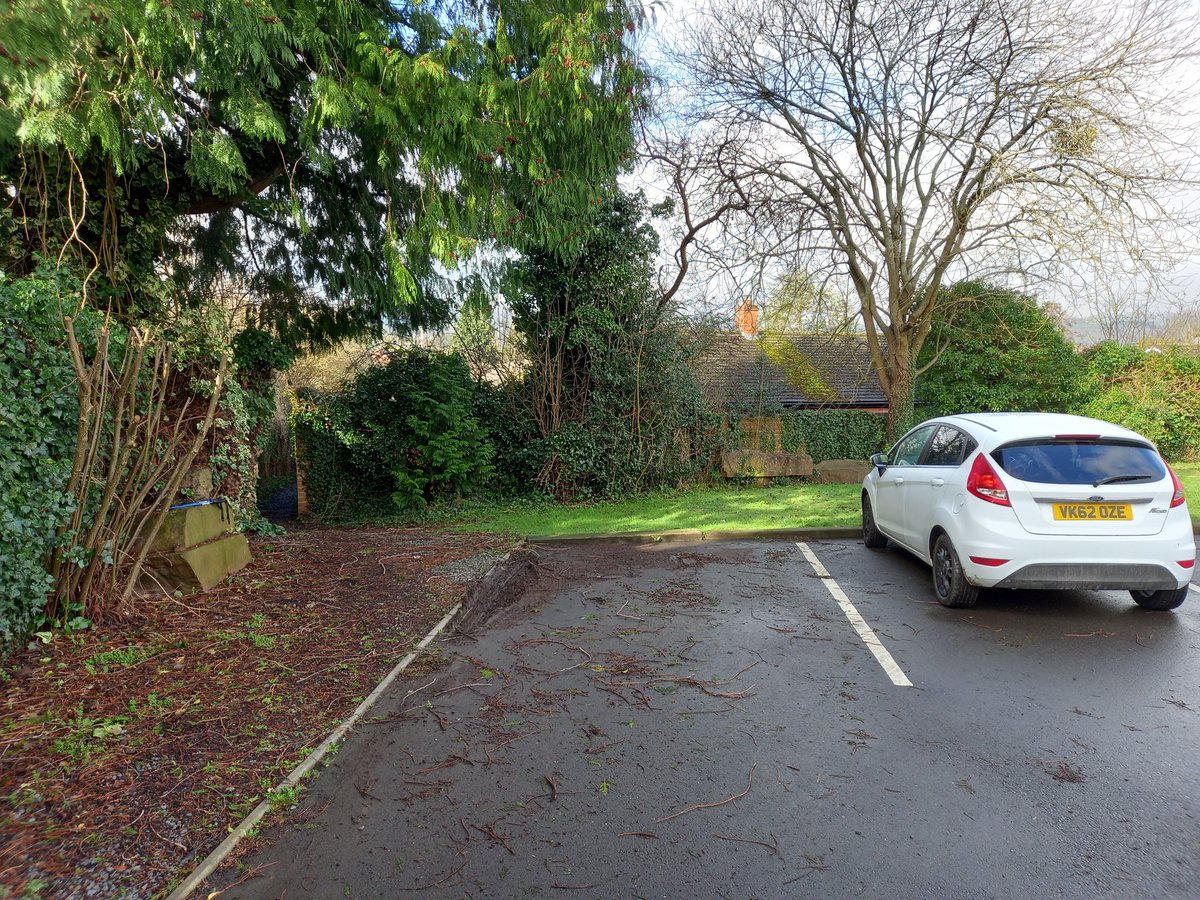 #SlowWaysUK Off the bus and away down unsigned PROW from left hand side of Boot Inn car park in Orleton. Trialling northern half of Leolud two. <a href="/SlowWaysUK/">Slow Ways</a>