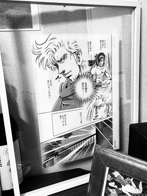 ようやくカズ徹くんの生き様絵画を額装しましたが置く場所がなくて化粧するスペースの隣にいったん置いた
生き様どころかオタクが顔面に何かを塗ってるだけの様子を毎朝見せることになり申し訳ない 