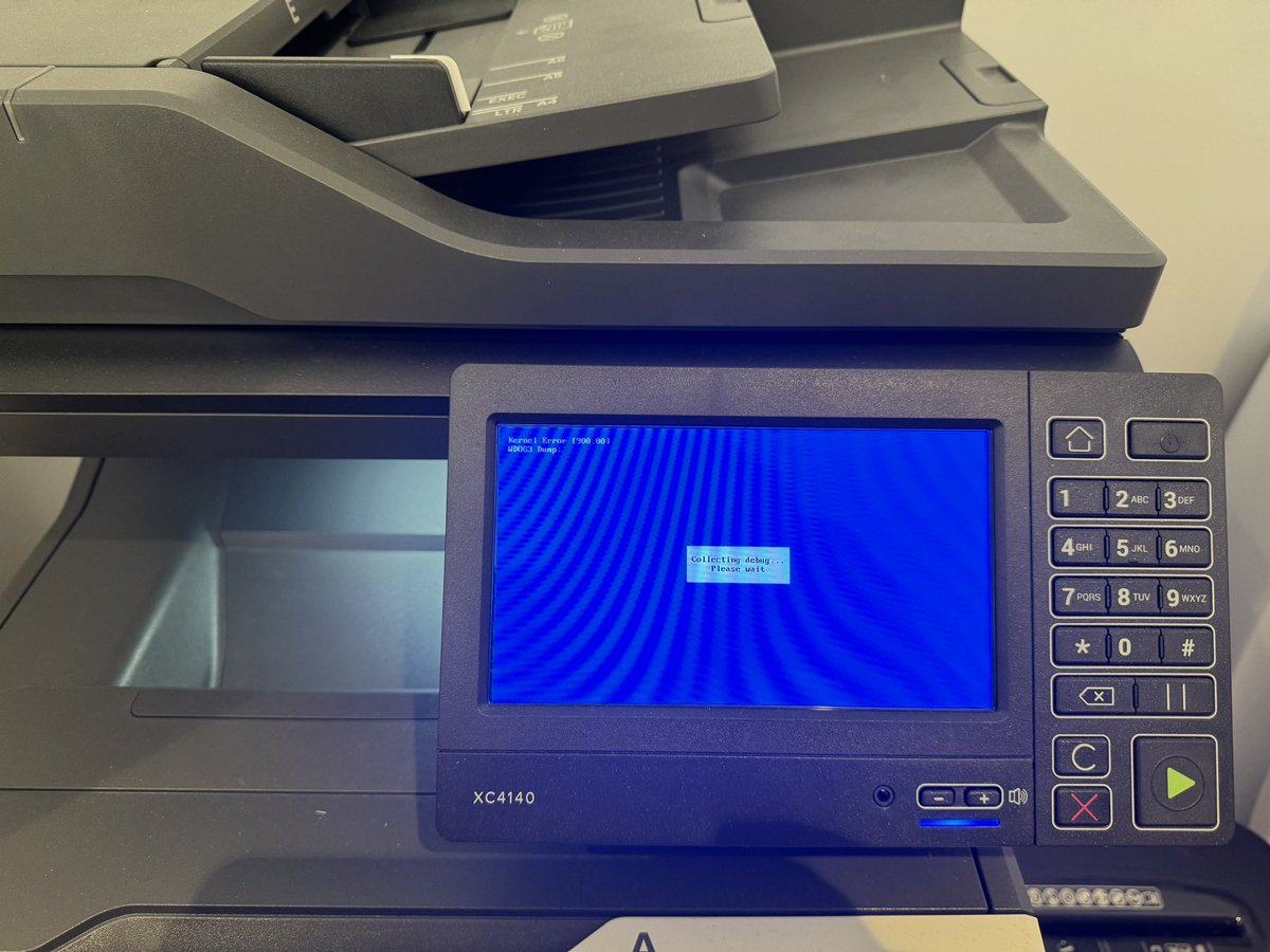 tiernano's tweet photo. I have never seen a printer #bluescreen! https://t.co/QWxRoARfci