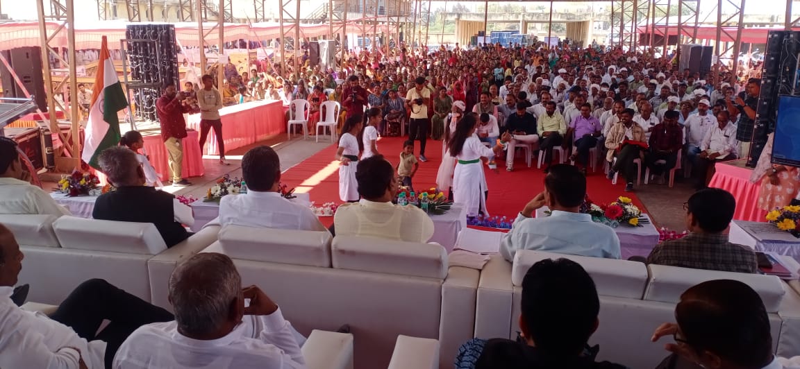 TalajaMamlatdar's tweet photo. આજરોજ તળાજા એપીએમસી ખાતે માન.વડાપ્રધાનશ્રીની વર્ચ્યુઅલ ઉપસ્થિતી તેમજ માન.મુખ્યમંત્રીશ્રીની વર્ચ્યુઅલ પ્રેરક ઉપસ્થિતિમાં તથા સ્થાનિક પદાધિકારીશ્રીઓની ઉપસ્થિતિમાં જુદી જુદી આવાસ યોજનાનો ઈ-લોકાર્પણ કાર્યક્રમ યોજવામાં આવ્યો. https://t.co/wxP3HTBujA
