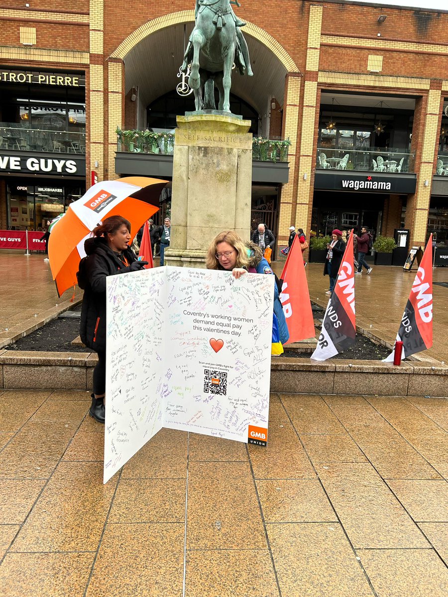 Over 100 Coventry shoppers stopped to show their support this morning - they back workers demands to end pay discrimination at Coventry City Council 👏 This is a Valentine’s Day card council bosses won’t forget on a hurry. ❤️