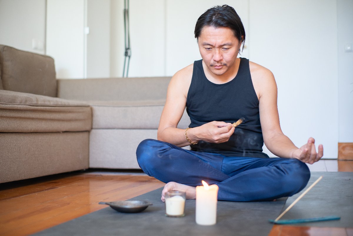 Yogamoo's tweet photo. Can Yoga Help my Anxious Child?
https://t.co/JGEP2AfNYp
#stressrelief #mindbodyconnection #yogapractice #healthyhabits https://t.co/Sh8F4w2RUW