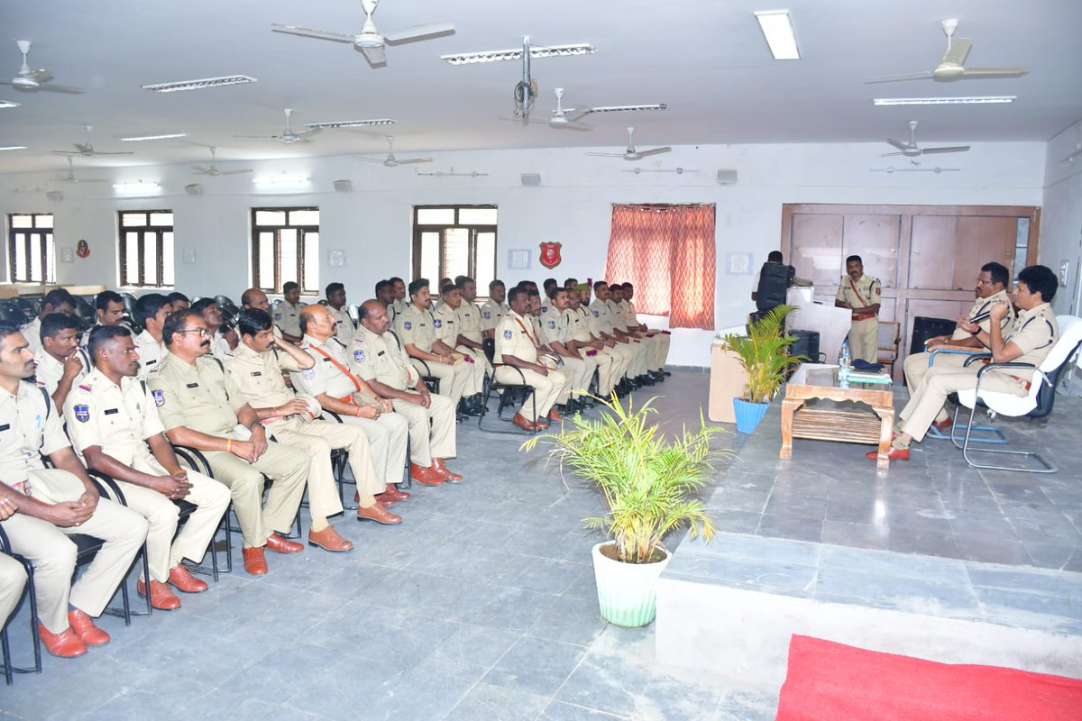 7thBnTSSP's tweet photo. Inaugurated Refresher Outdoor TOT for 10 days @7THBNTSSP All the available  Officers, Men and instructors  are attended #TSSP #Training #TSPolice https://t.co/ZW72XKYqio