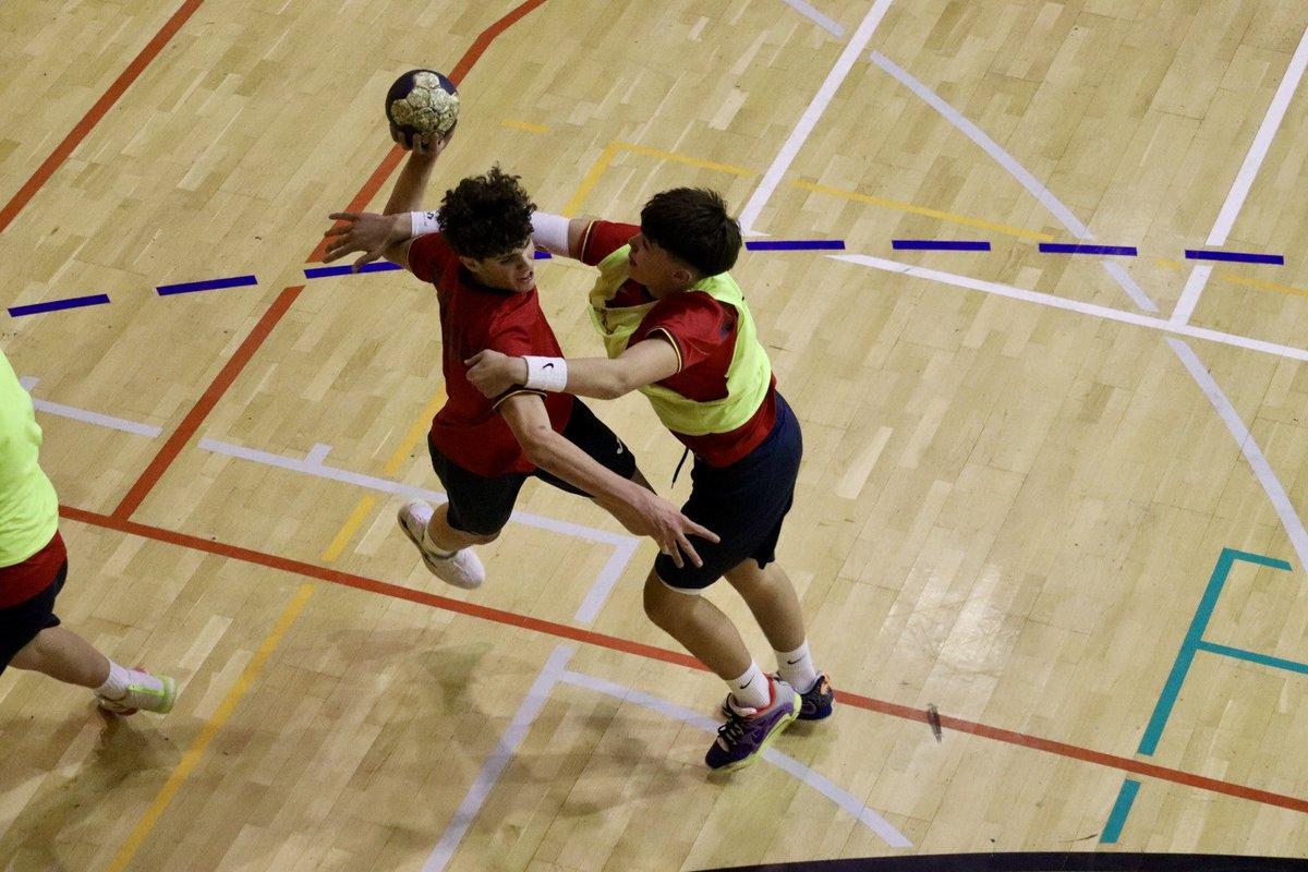 RFEBalonmano tweet media