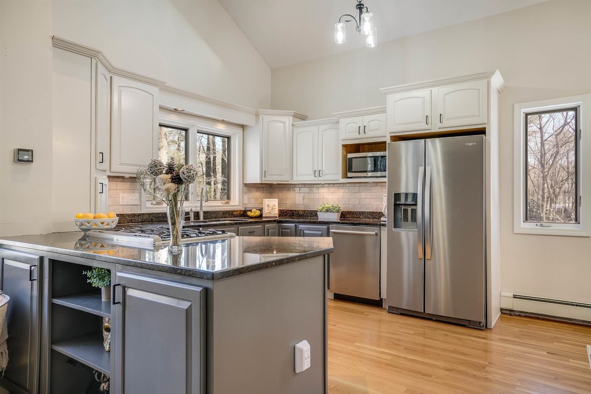 beangroup's tweet photo. 📍15 Acacia Street, Merrimack, NH
3 Bed | 2 Bath | 1,880 SqFt | 0.94 Acres
Offered at $545,000
•
Listed by Sharon Bean ➡️ https://t.co/0vPROqapin
•
#beangroup #exprealty #exp #realestate #merrimack #newhampshire #nhrealestate #homeforsale #newlisting #housegoals #househunting https://t.co/YdSoY6TBTx