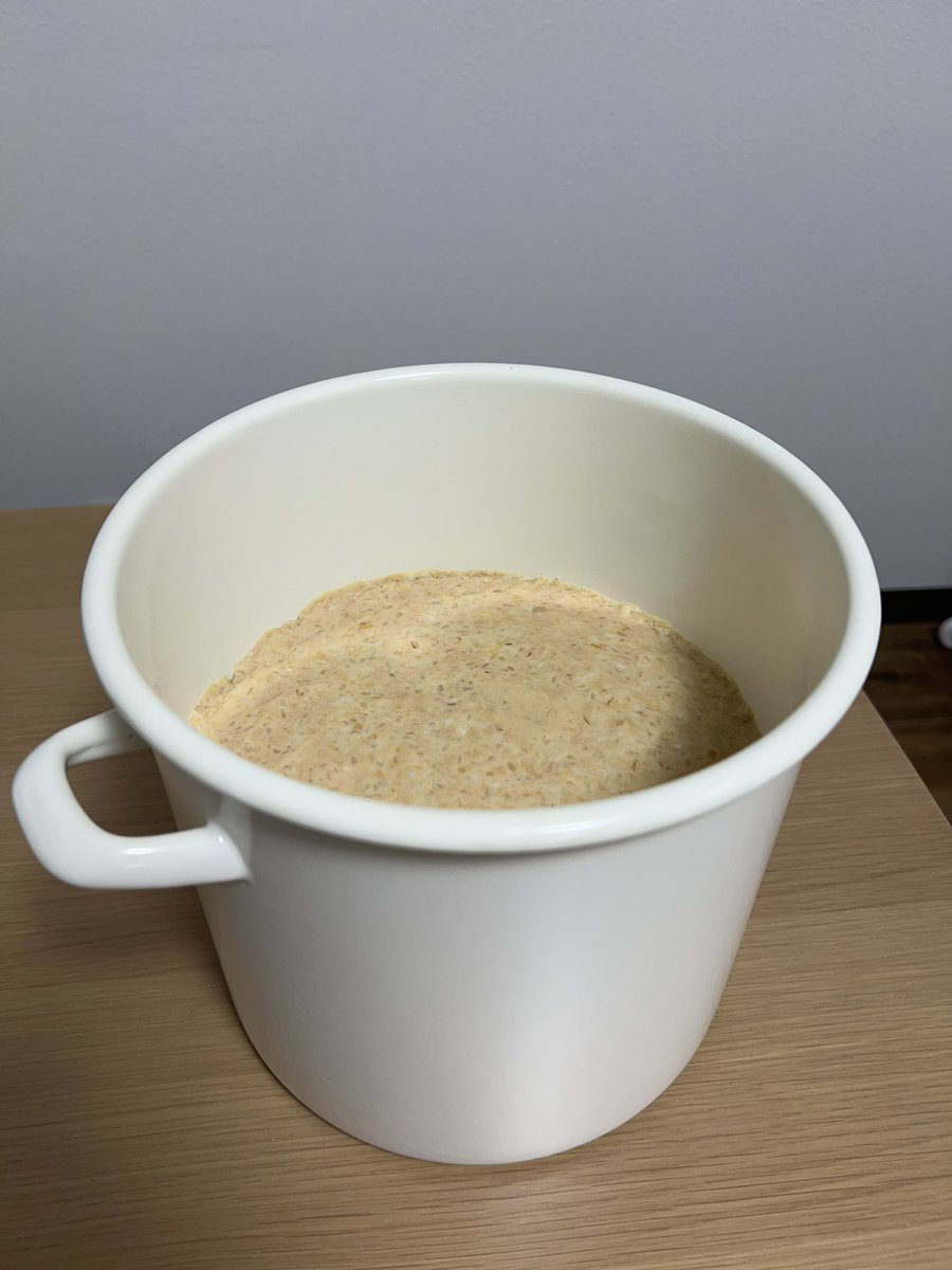 koya_mari's tweet photo. E川さん他達人の知恵を借りながら初めて味噌を作りました🎶（酒粕は蓋用）人力で豆を潰すのに苦戦しました。うまく出来ますように🥰 https://t.co/oTxQ1jAO55