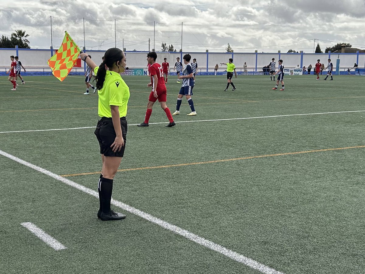 fedfutnavarra's tweet photo. @fedfutcanarias @FedExFutbol @rfef @javiortigo @colegionavarro @ffrm_se @FFIB_oficial @FCyLF @FCF_CAT ⚖️ La representación del @colegionavarro ha finalizado su partido con una gran actuación:

⚽️ @FFIB_oficial 0-2 @FCyLF 

👨‍⚖️ Alejandro Paz Urrutia
👨‍⚖️ Álvaro Undiano León
🚩 Pablo Leoz Ayesa
🚩 Jacqueline Velásquez González https://t.co/ZeQVKuAvPC