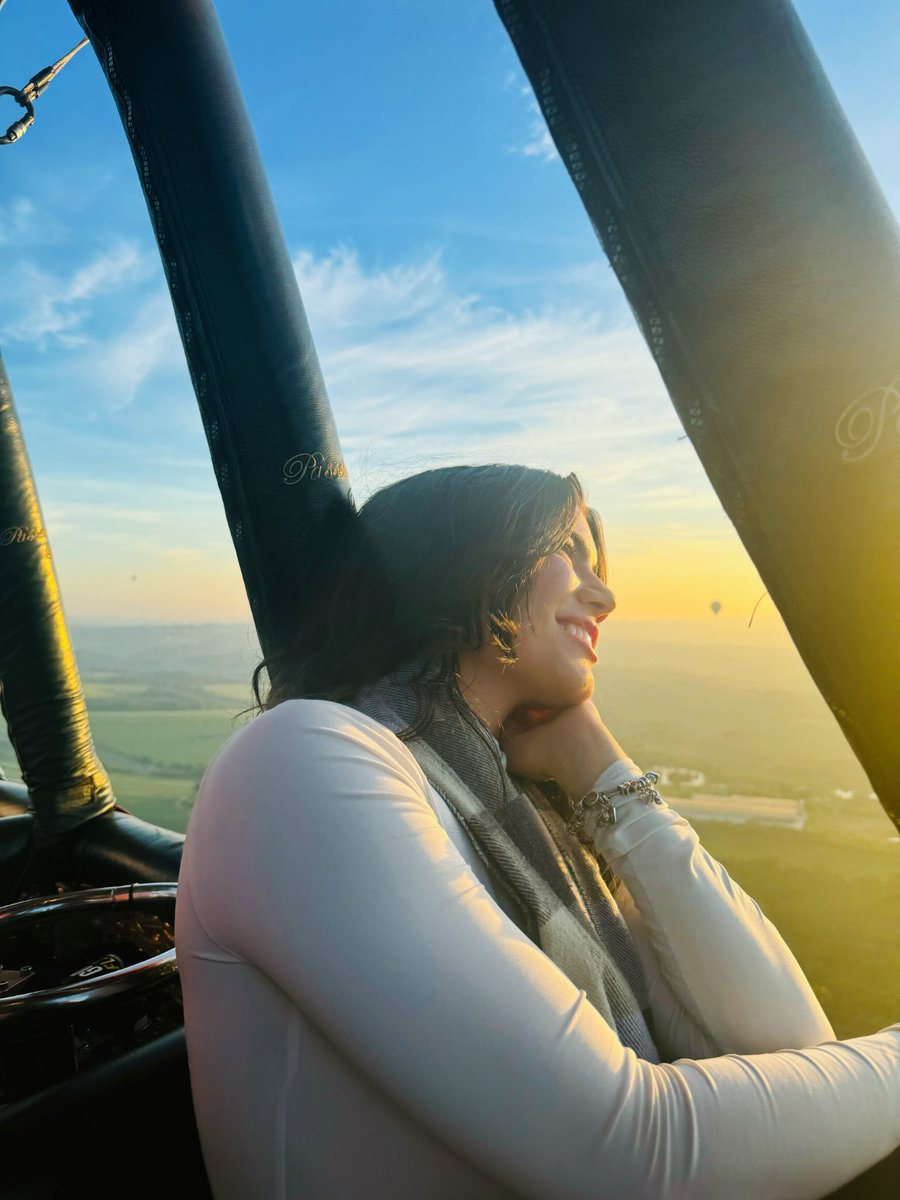 dienaww_'s tweet image. Eu vivi um momento único realizando essa vontade que eu tinha de voar de Balão 😍…
Sobre a experiência:
Foi lindo, leve, calmo, suave, encantador, único e PERFEITO 🤗!
O sentimento de realização é a uns dos sentimentos mas prazeroso da vida🩵.

#balonismo #balao