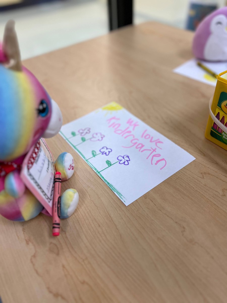 PACSMediaCenter's tweet photo. 🐕: when I grow up, I wanna be an ar-teest 🎨
🧸: me too! I wanna draw like Mrs. Lambert 🖍
🦄: 🎧teach me how to color, teach me teach me how to color 🎵
🐥: Maybe @madelinetebeau can give us a tutorial?
@PACSWolverines @PACS_Head @pacsadmissions https://t.co/AOUgDXxiIq