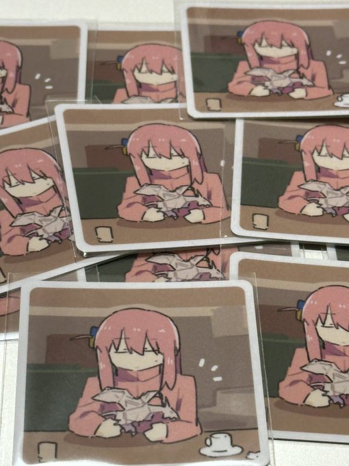 ぼっちちゃんのステッカーを袋に詰めました。
これで準備完了です💪 