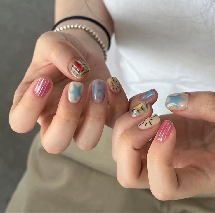 0NJEONG's tweet photo. summer nails <- 쨍하고 알록달록하게 ☆ https://t.co/aJ5HIuSYt5