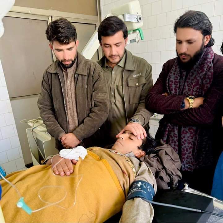 شمالی وزیرستان میرانشاہ میں پاک فوج کے ہاتھوں زخمی نیشنل ڈیموکریٹیک مومنٹ کے چیرمین @mjdawar کی حالت تشویش ناک ہے انہیں بنوں سے پشاور منقتل کردیا گیا ہے محسن داوڑ کے پانچ آور ساتھی اس حملے میں شھید ہوچکے ہیں اور کئی ساتھی زخمی ہیں #MohsinDawar #StopStateTerrorism